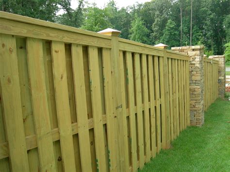 spacing for shadowbox fence